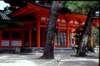 kinkaku-ji (2).JPG (73873 bytes)